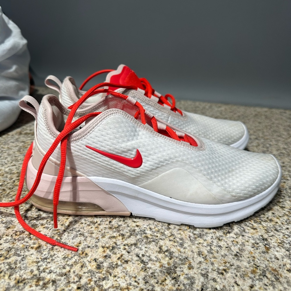 Nike Women’s Air Max Motion 2 Running Shoes
